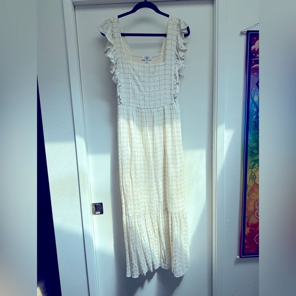 Elegant Cream Checkered Dress - Picture 1 of 9